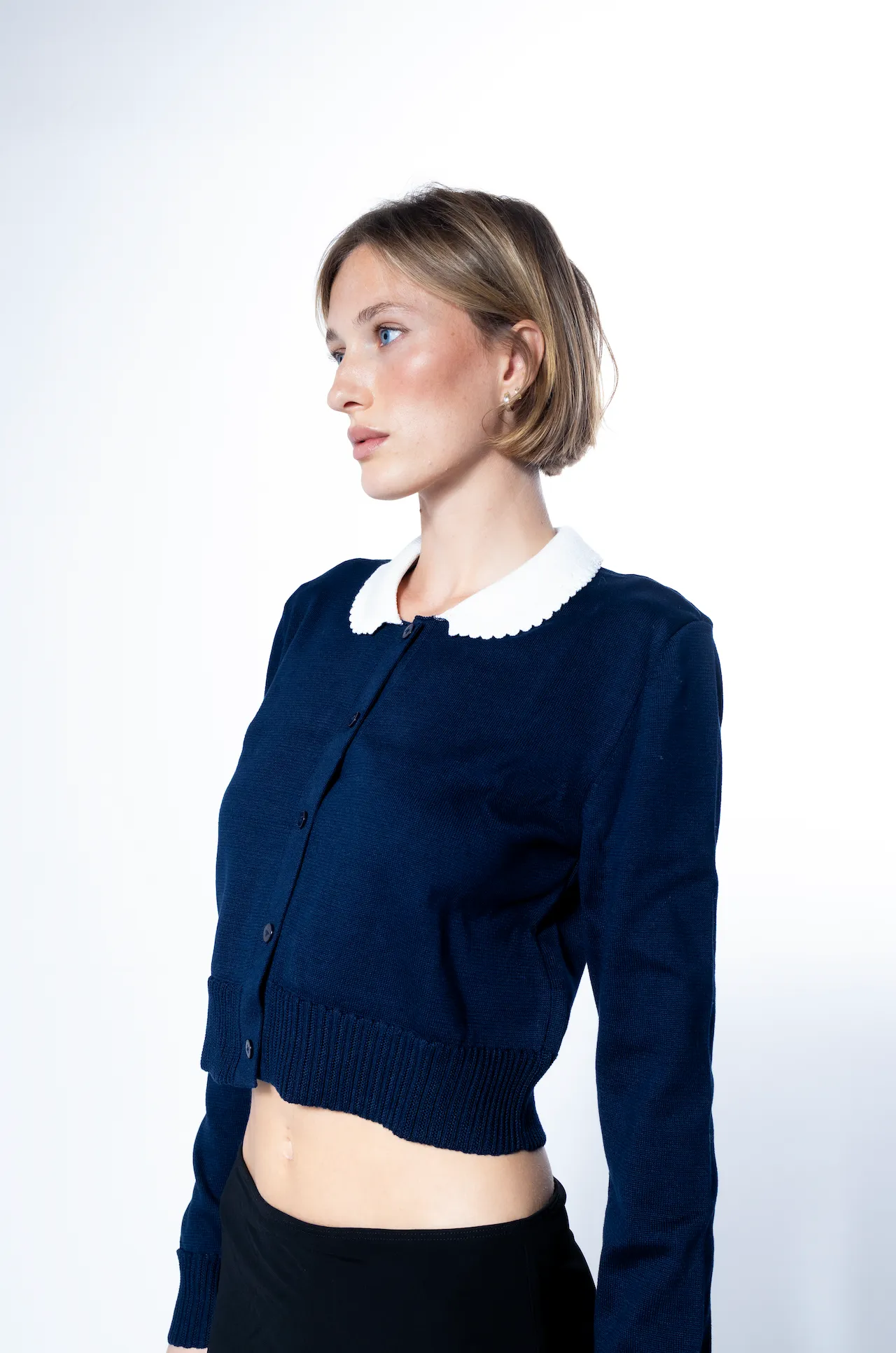 MS. PENNYWORTH CARDIGAN NAVY CROPPED